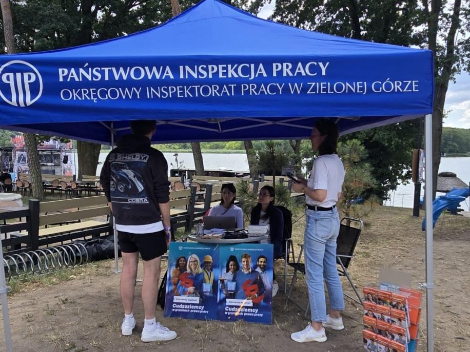 Stoisko OIP podczas festiwalu Rap Stacja w Sławie