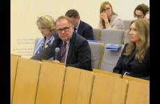 Na pytania przewodniczącego Motowidełko odpowiada prof. Walczak