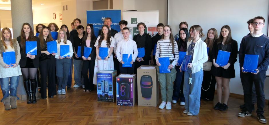 Zdjęcie wspólne uczestników konkursu